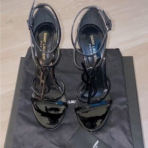 Beautiful and sexy black YSL shoe!